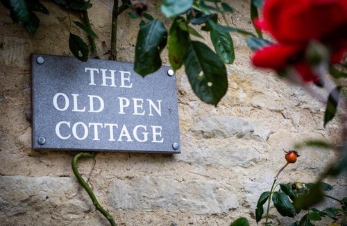 Witney Apartment | Cotswolds Cottage with Hot tub