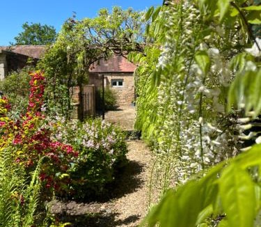 Northway House | Cotswolds Cottage with Heated Pool