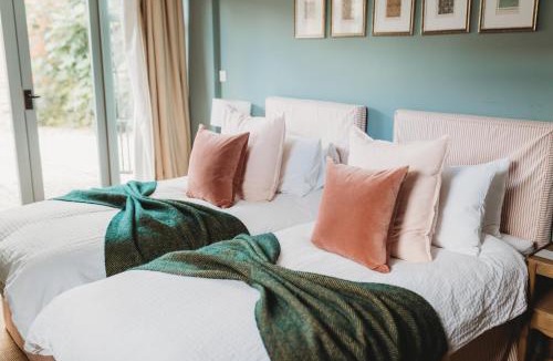 Northway House | Cotswolds Cottage with Heated Pool