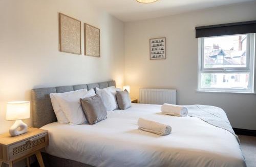 Stroud House | Cotswolds-Stroud-Large 9 Bed Home-Sleeps 20-Work or Leisure