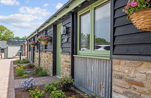Holworth Apartment | Cottage with wood burner and onsite pub