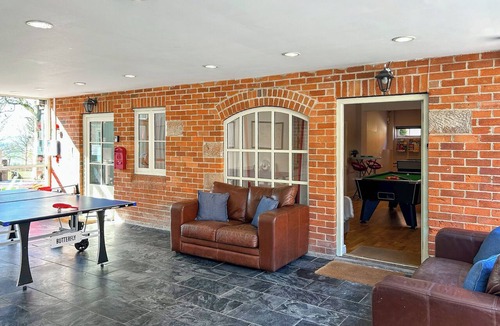 Knockerdown Cottage | Courtyard setting alongside 16 other converted farm buildings.