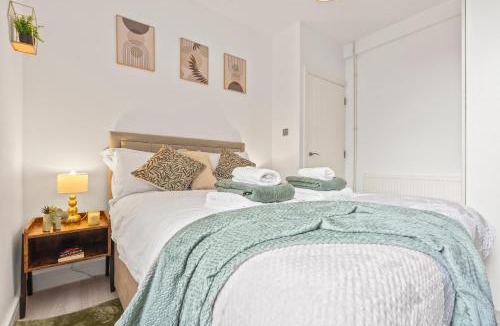 Mill Road Apartment | Cozy accessible 2bd flat on Mill road with firepit for a lovely winters night