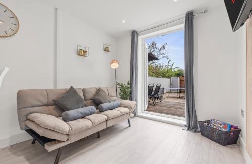 Mill Road Apartment | Cozy accessible 2bd flat on Mill road with firepit for a lovely winters night