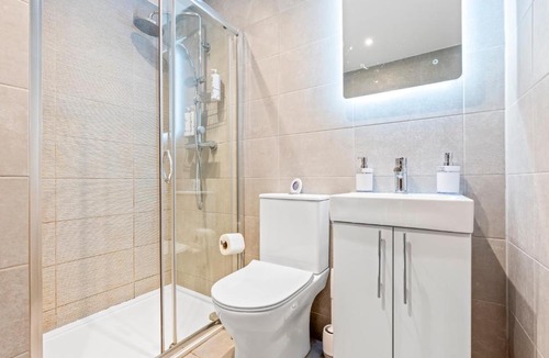 Mill Road Apartment | Cozy accessible 2bd flat on Mill road with firepit for a lovely winters night