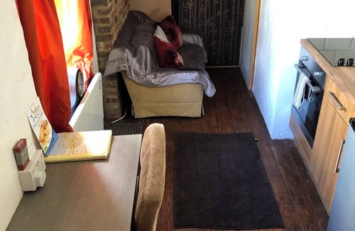 Herne Bay Cottage | Cozy Cute Cottage!