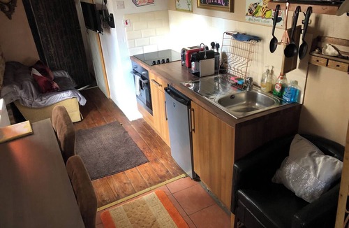 Herne Bay Cottage | Cozy Cute Cottage!