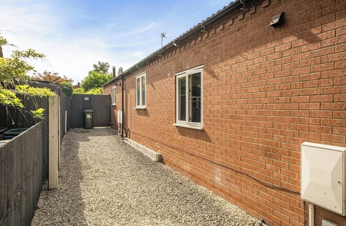 Barton-upon-Humber Cabin | Cozy Lodge Sleeps 4 in Barton-upon-humber