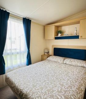 Rhyl House | Cozy Private Static Caravan at Llyons Robin Hood - Silver Birch Way 11