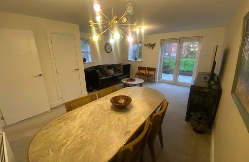 Hundall House | Cozy Repton ,Derby Retreat with 3 Bedrooms