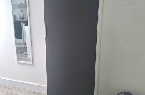 Northolt Mandeville Apartment | Cozy studio apartment near Heathrow