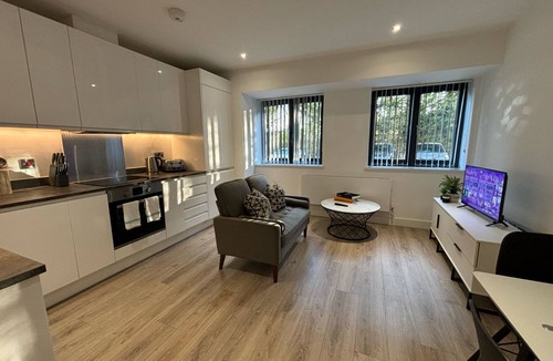 Barnt Green Apartment | Cozy Studio in Solihull - NEC or Airport