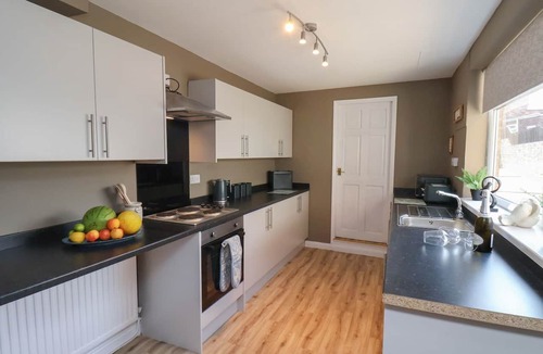 Muston Cottage | Crescent Bay House