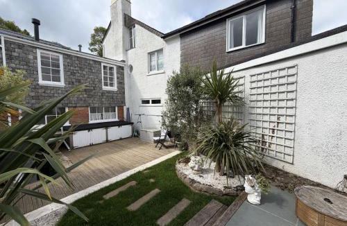 Dittisham House | Crooks Cottage - Charming, characterful, glorious views from the garden