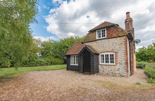 Faversham House | Crow Cottage by Bloom Stays