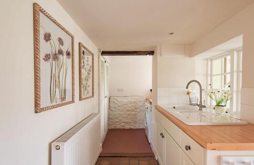 Faversham House | Crow Cottage by Bloom Stays