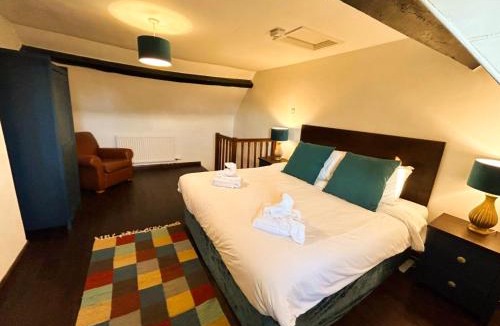 Stroud House | Crown Cottage by MaisonPro