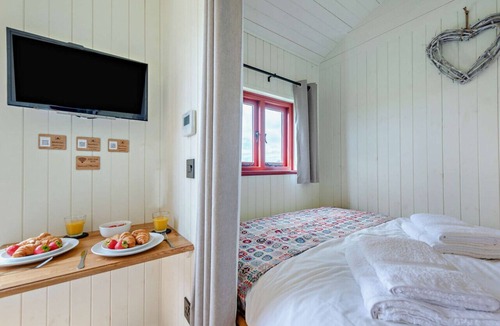Ammanford House | Cwt Coch - One Bedroom House, Sleeps 2