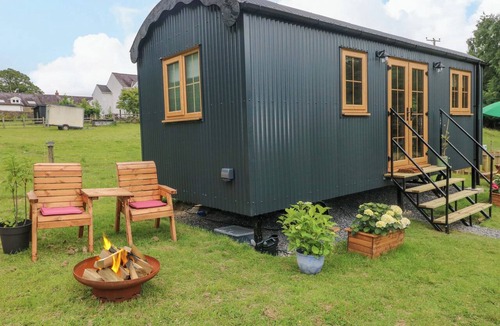 Pentrefelin Cottage | CWTCH 1, pet friendly, with a garden in Llandeilo