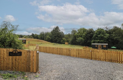 Pentrefelin Cottage | CWTCH Y BUGAIL 1, pet friendly, with a garden in Llandeilo