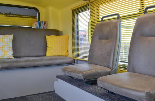 Hollym House | Daisy Decker - Uk48371
