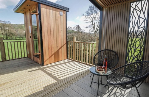 Rhayader Cottage | DAWN'S REST, romantic, with hot tub in Rhayader