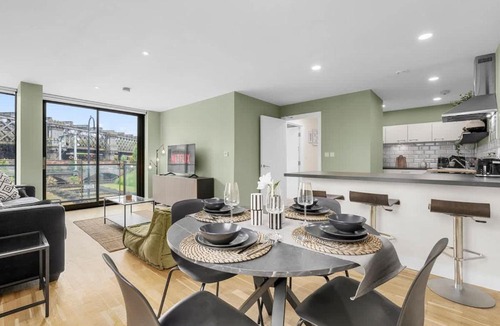 Castlefield Apartment | Deansgate Flat With Free Parking By City SuperHost