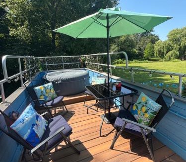 Sheffield Green Other | Delightful Converted Double Decker Bus with Hot Tub sleeps 4