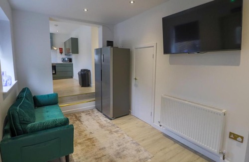 Huddersfield House | Deluxe Double 4 Suite Comfort, Style & Privacy