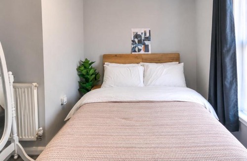Dunstable House | Delwin Place