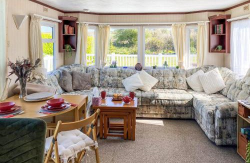 Carnbrea House | Demelzas Retreat