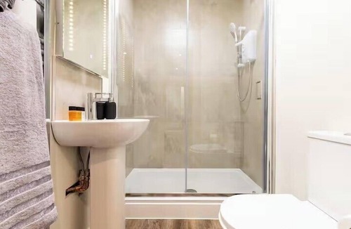 Leicester City Centre Apartment | Den 5 - Modern Studio Close to LCFc Stadium