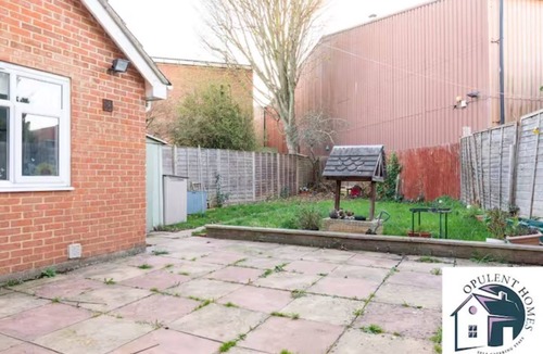 Reading House | Detached 4 bed, Modern Contractor Pad, Reading