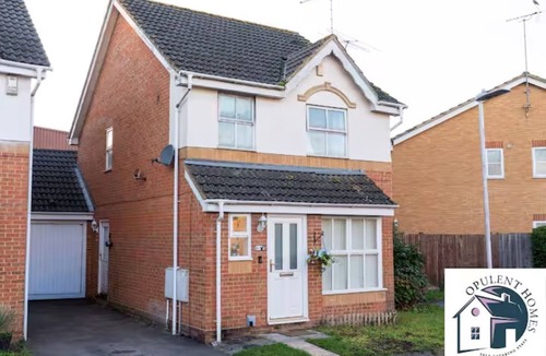 Reading House | Detached 4 bed, Modern Contractor Pad, Reading