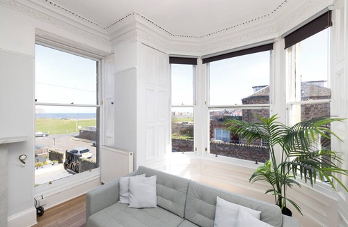 North Berwick Apartment | Detached House with Sea Views & Parking