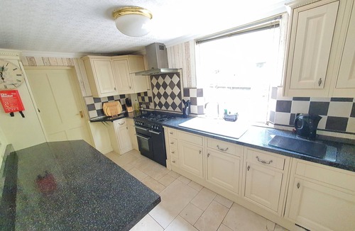 Leicester House | Detached Unique 8 Bedroom House Located in Leicester
