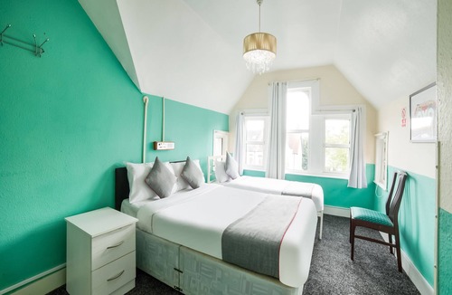 Westcliff-on-Sea House | Devine Beach Hotel, Westcliff Southend-On-Sea