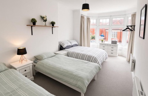 Clacton-on-Sea Apartment | Devon Lodge - Large 3 bed Apartment Sleeps 8 Beach opposite