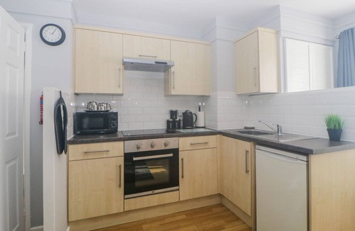 Paignton Cottage | DEVON SEASIDE APARTMENT, family friendly, with pool in Paignton