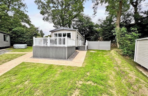 Llanllwchaiarn House | Diamond 2 Bed Caravan (Pet)
