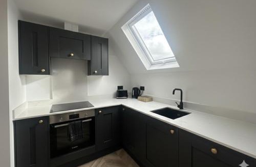 Crawley Down Apartment | Dippen Hall Charm - Minutes From London Gatwick