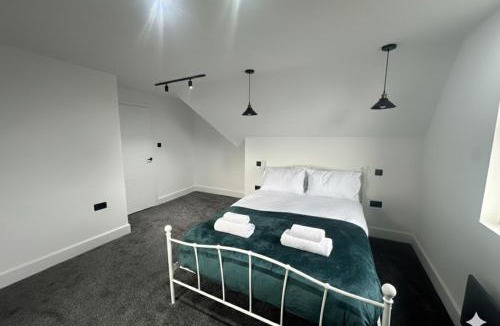 Crawley Down Apartment | Dippen Hall Charm - Minutes From London Gatwick