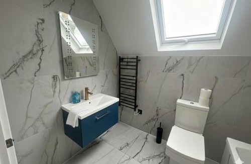 Crawley Down Apartment | Dippen Hall Charm - Minutes From London Gatwick