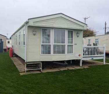 Skegness House | Disabled access C10 Millfields caravan park 2 bedrooms lead person must be over 30