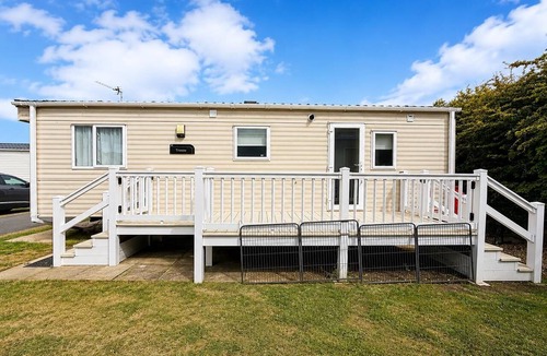 Pakefield House | Dog friendly 6 berth caravan with decking close to Pakefield beach ref 68106CR
