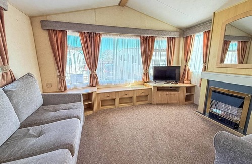 Hunstanton House | Dog friendly 8 berth caravan, minutes from the beach in Hunstanton ref 13003L