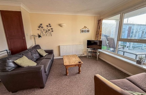 Oulton Broad Ski Chalet | Dog friendly chalet at Broadland Park and Marina in Lowestoft ref 12027B