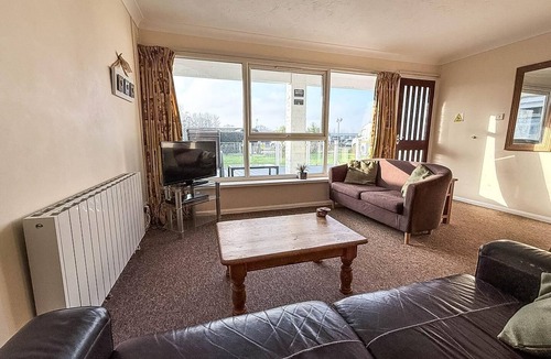 Oulton Broad Ski Chalet | Dog friendly chalet at Broadland Park and Marina in Lowestoft ref 12027B