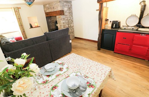 Manordeilo Cottage | DOLCOED, pet friendly, character holiday cottage in Llangadog
