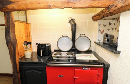 Manordeilo Cottage | DOLCOED, pet friendly, character holiday cottage in Llangadog
